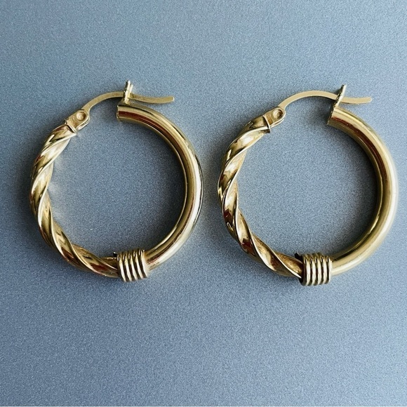 14k Gold Polished & Twisted Cable Hoop Round Vintage GEMES Designer Earr…